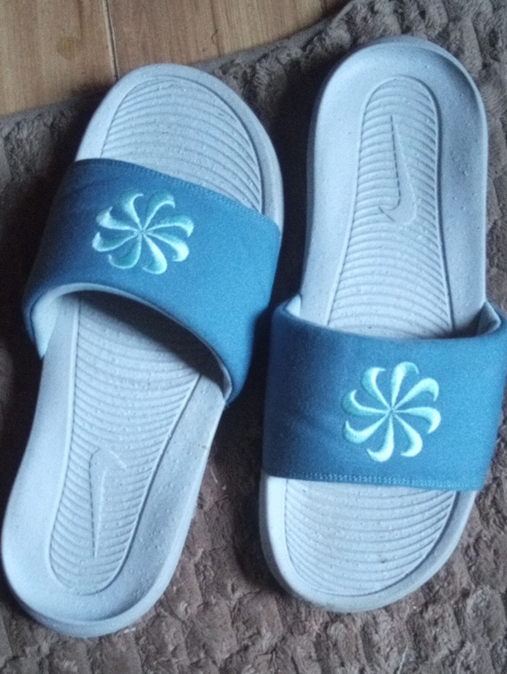 Nike Women’s Teal Slide Sandals with Swirl Accent